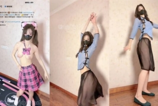 72220-【2025年新流】极品白皙嫩妹高颜大奶女菩萨【一口白桃七】最新裸