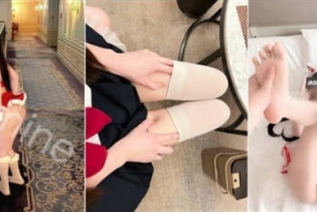 72365-超嫩福利姬少女『jasmine甜酱』勾人小妖精被大鸡巴爸爸无套爆炒轻轻一操就哼哼唧唧的 白虎嫩穴插出白浆