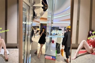 72356-顶级白富美炸裂身材反差婊 【彤晓桐柳】与炮友玩一路干一路
