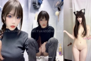 85300-超人气反差萌妹，露脸福利姬【甜筒yuki】最新付费，正反对比裸舞，放尿内裤套头自慰，自黑自调，太骚了