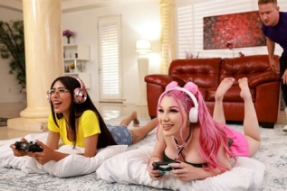 Hot Girls Game - Lily Lou - Hot Gamer Craves Freeuse Anal